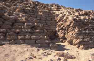 Mauer Schichtpyramide